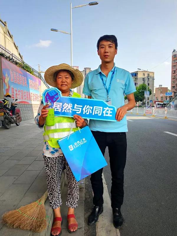 高温下的坚守&mdash;&mdash;致敬最可爱的人，，，老子有钱lzyq88官网之家郧阳店&ldquo;夏季送清冷&rdquo;